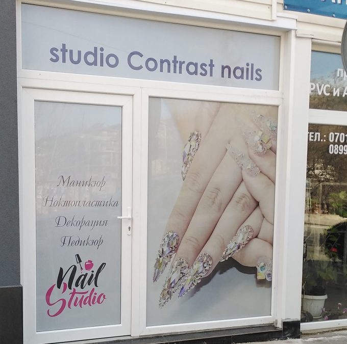 Studio Contrast nails